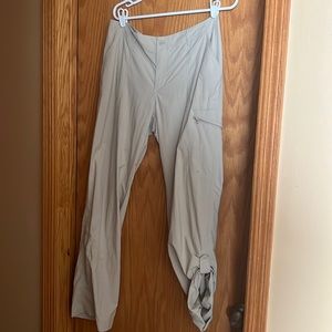 Like new, very light weight/comfortable Columbia pant/capris.